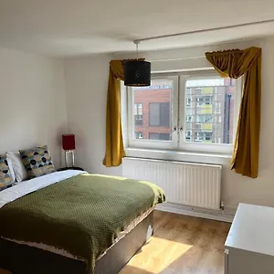 Morden 2 Bedroom Tower Bridge London