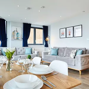 Elegant Luxury Apartment