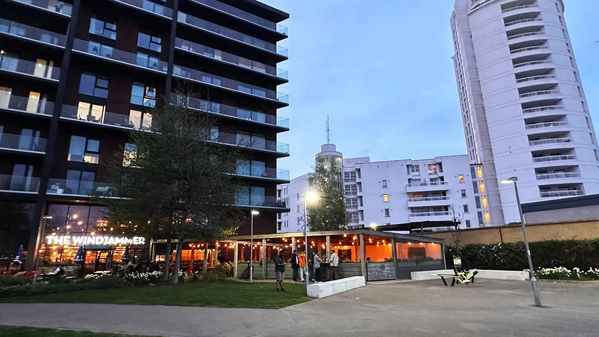 Lovely 1 Bedroom Apartment In Royal Docks By The River London