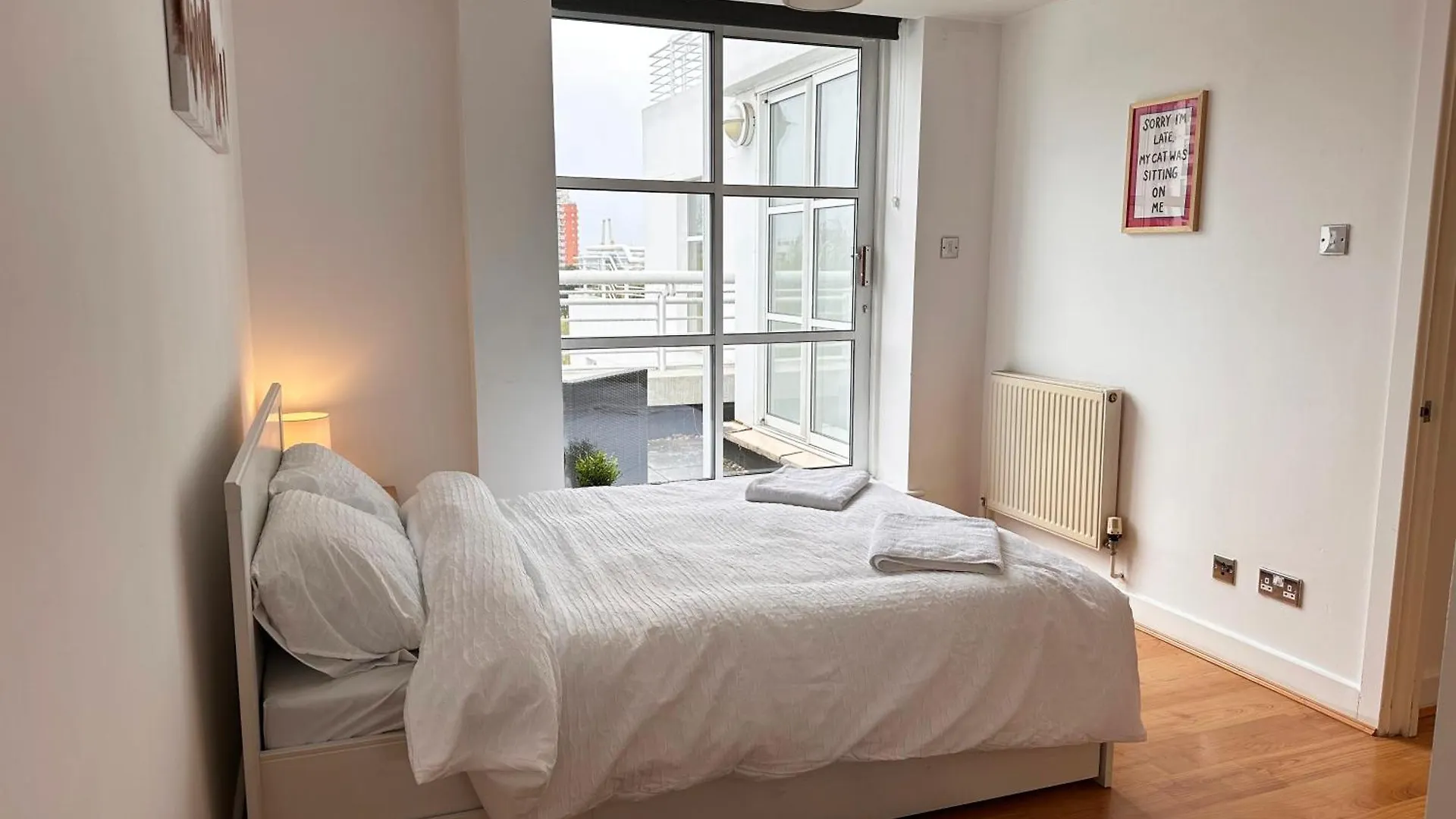 Lovely 1 Bedroom Apartment In Royal Docks By The River London